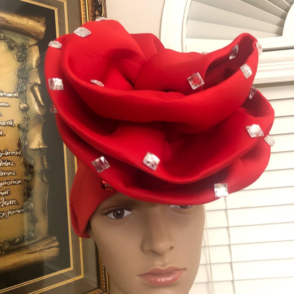 Elegant dressy Turban/Beret/Hat. Very beautiful 📌Black/Red/off white or fuscha